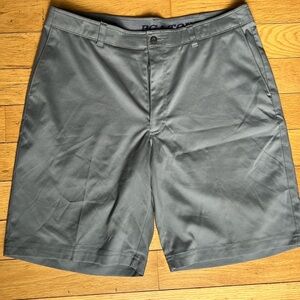 Men’s golf shorts
